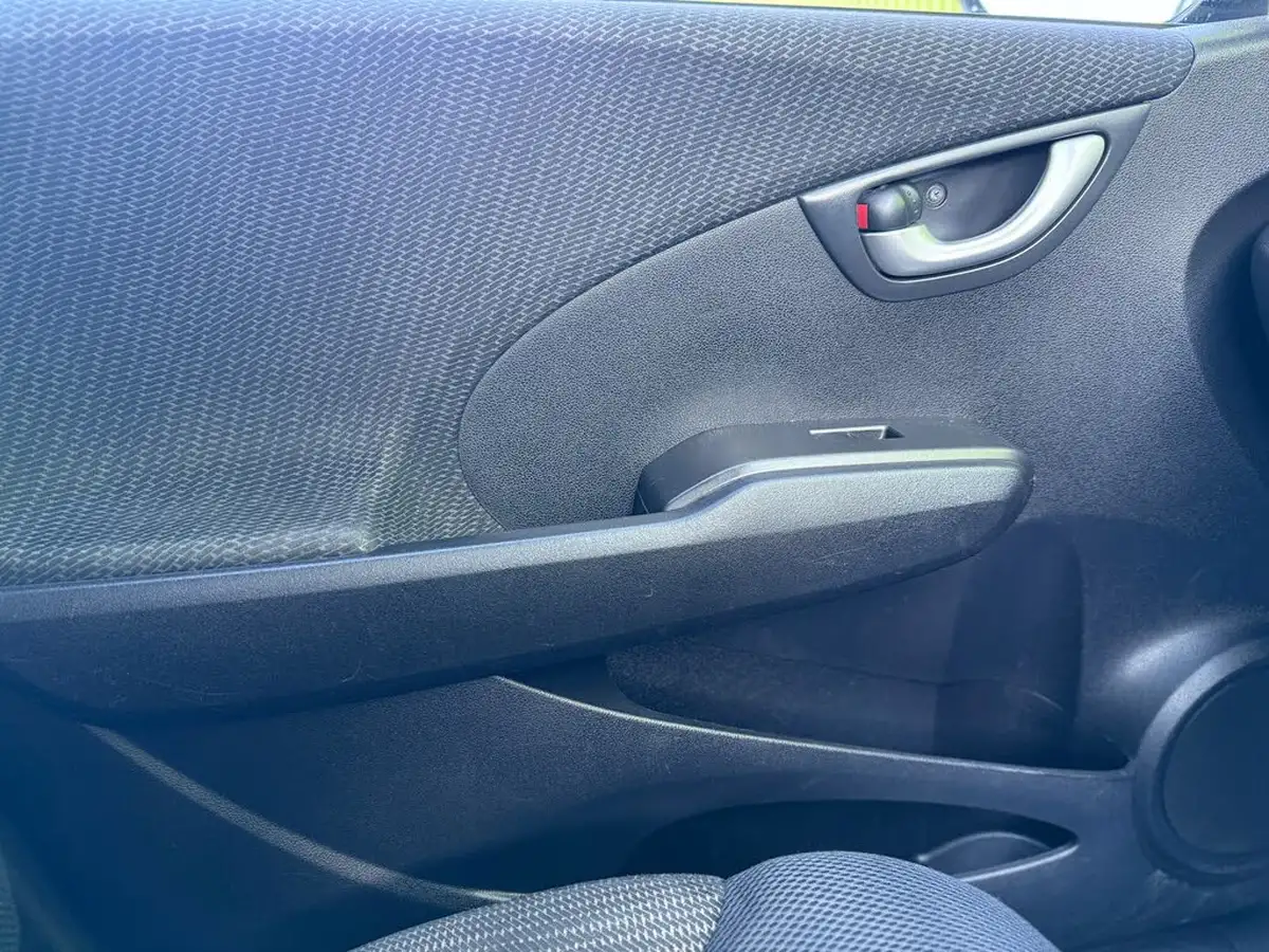 2013-honda-jazz-14-es-big-15