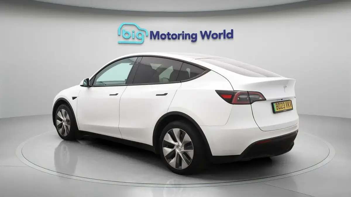 2023-tesla-model-y-e-rwd-big-4