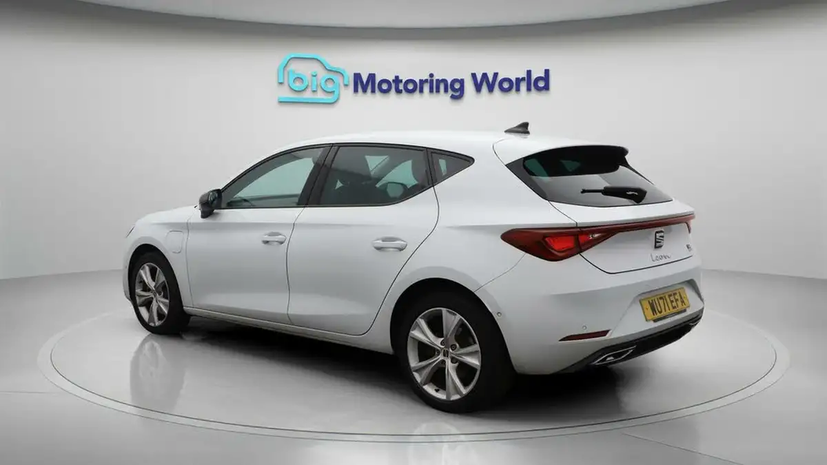 2021-seat-leon-14-e-hybrid-fr-hatchback-big-5