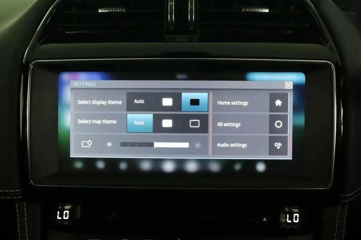 2020-jaguar-f-pace-20-i4d-chequered-flag-240ps-big-43