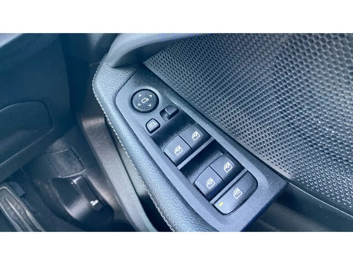 2020-bmw-1-series-20td-120d-xdrive-m-sport-big-20