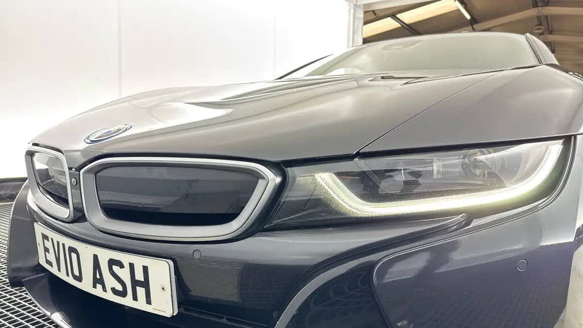 2017-bmw-i8-15-big-26