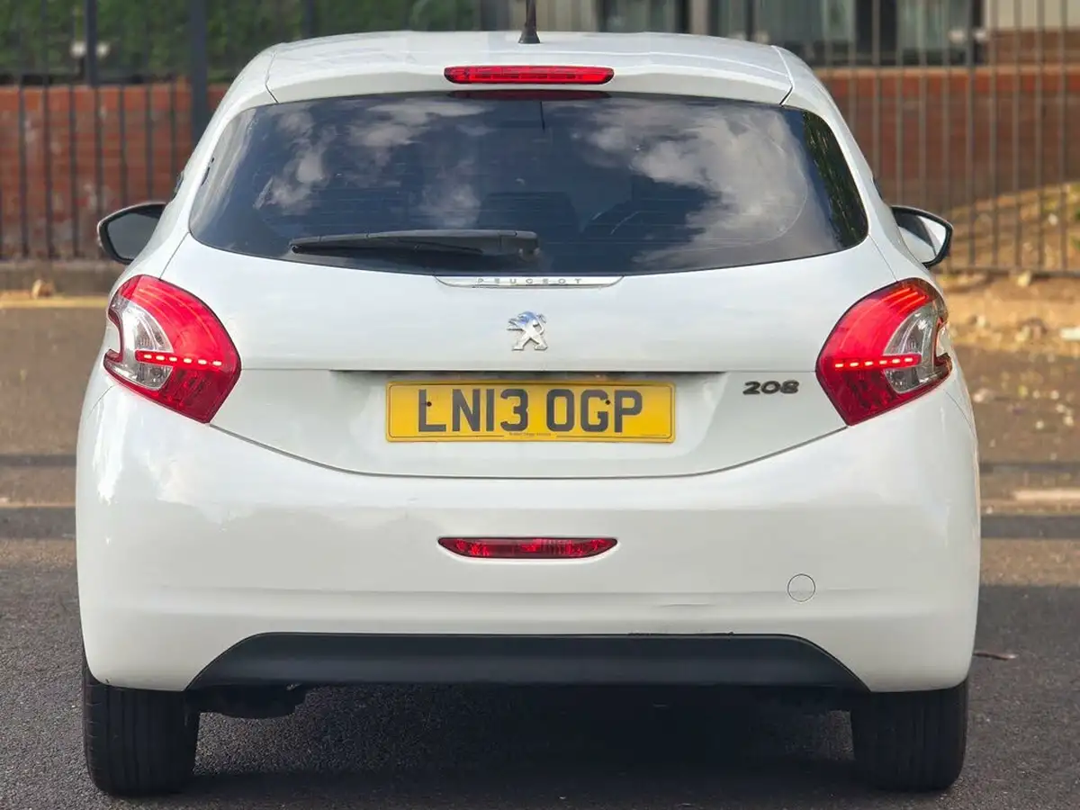 2013-peugeot-208-12-active-3d-big-44