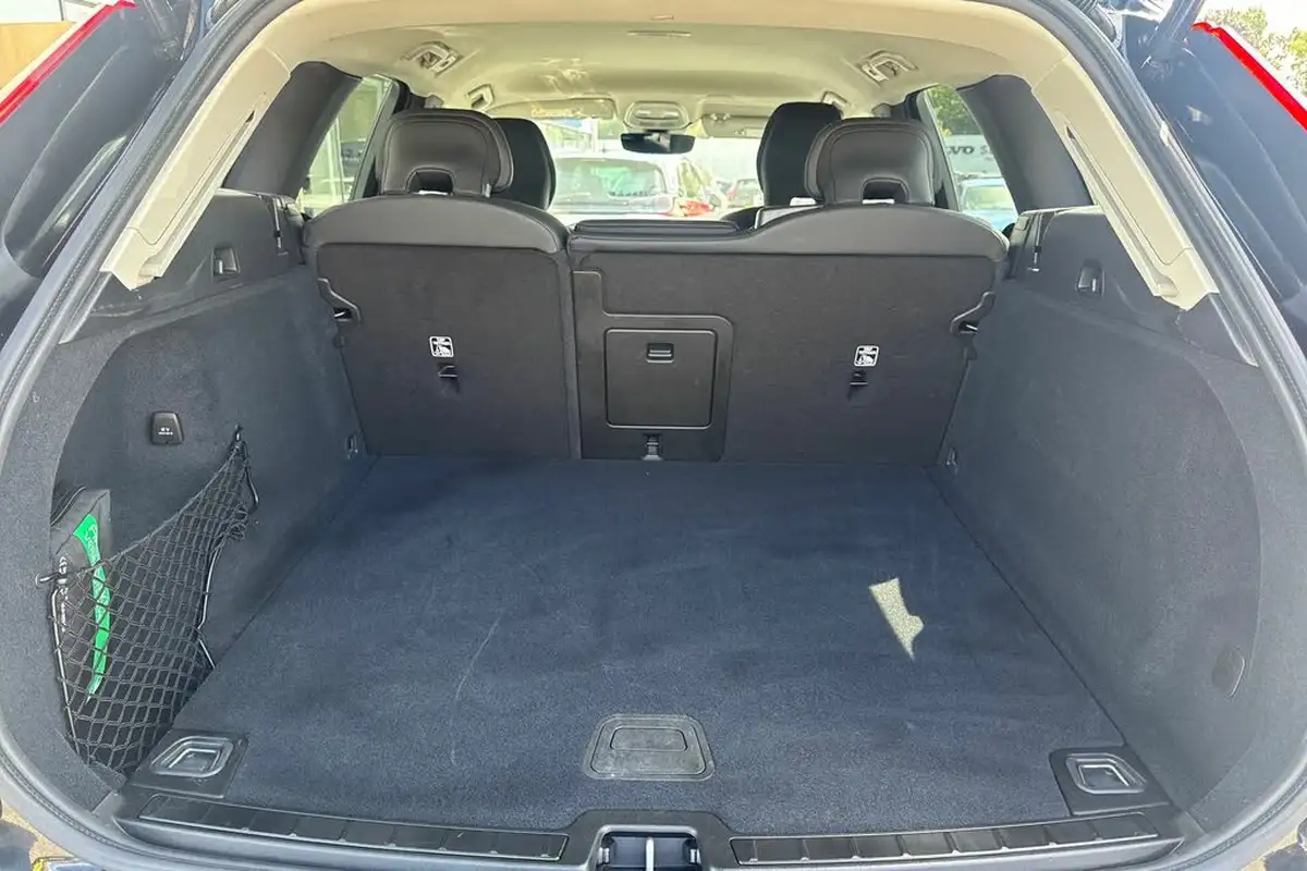 2024-volvo-xc60-20-b5-core-big-7