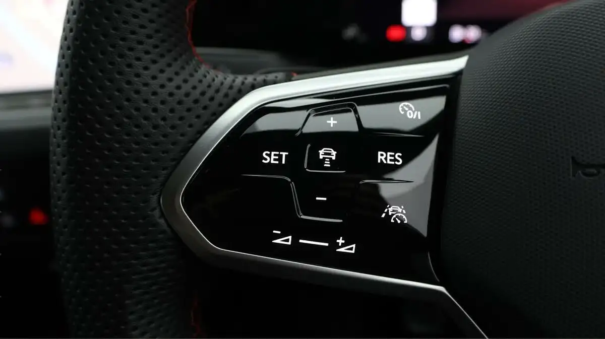 2024-volkswagen-golf-20-tsi-gti-245ps-big-21