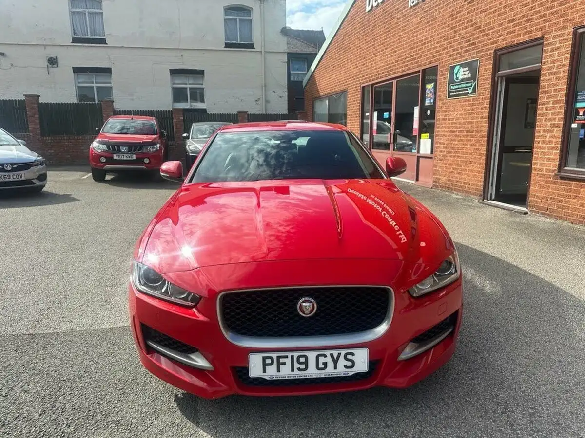2019-jaguar-xe-20i-r-sport-200ps-big-2