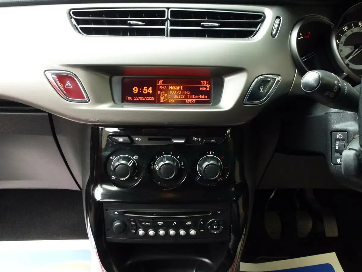 2016-citroen-c3-10-edition-big-14