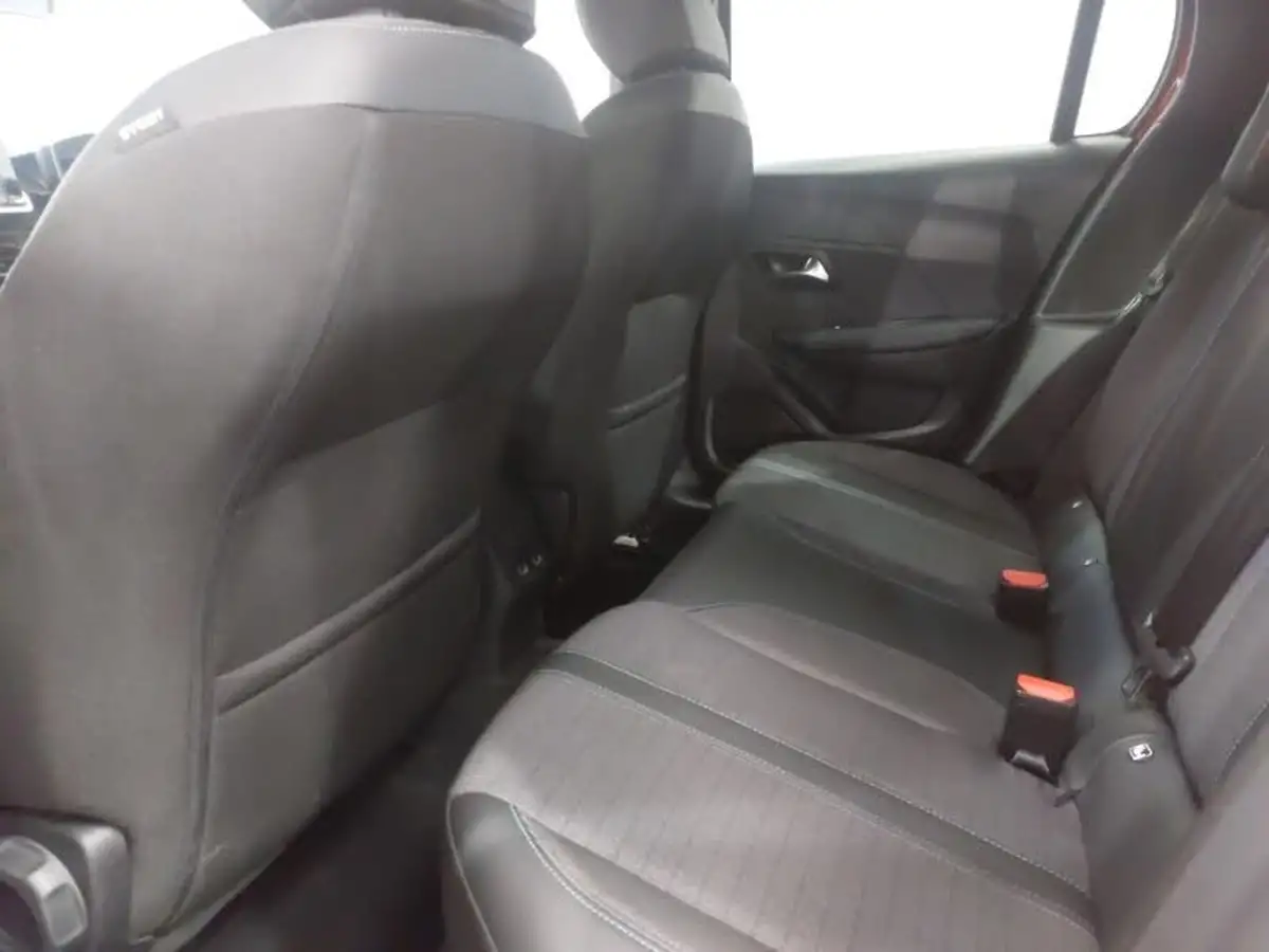 2023-peugeot-208-12-puretech-allure-premium-100ps-big-5
