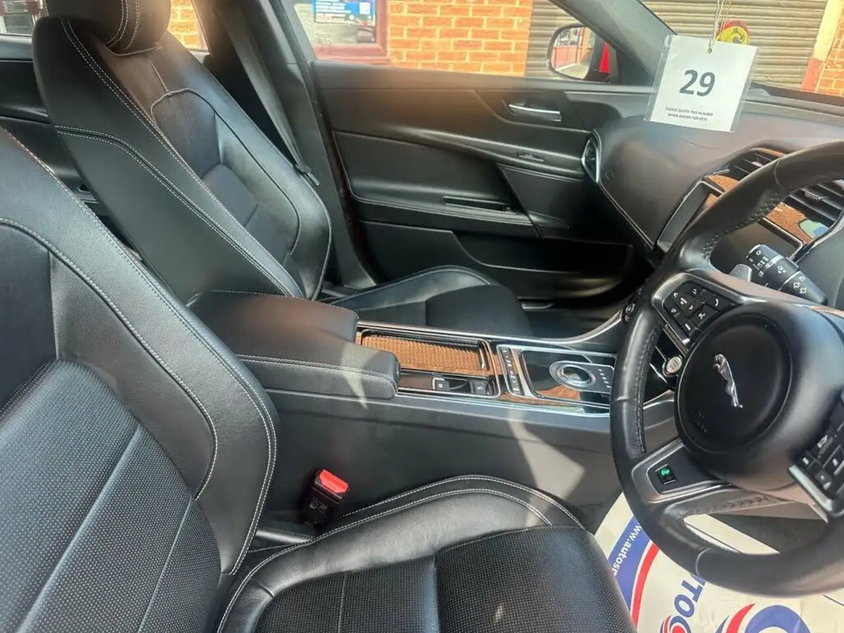 2019-jaguar-xe-20i-r-sport-200ps-big-26