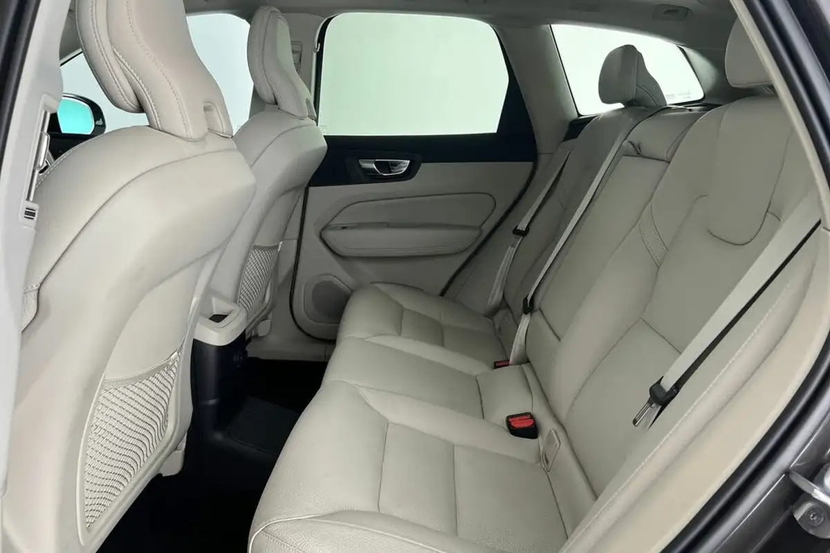 2024-volvo-xc60-20-b5-plus-big-16