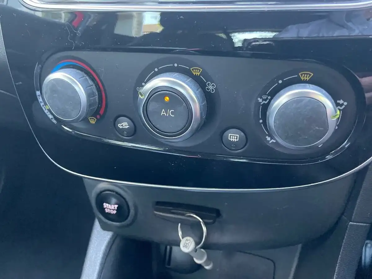 2017-renault-clio-12-dynamique-nav-big-17