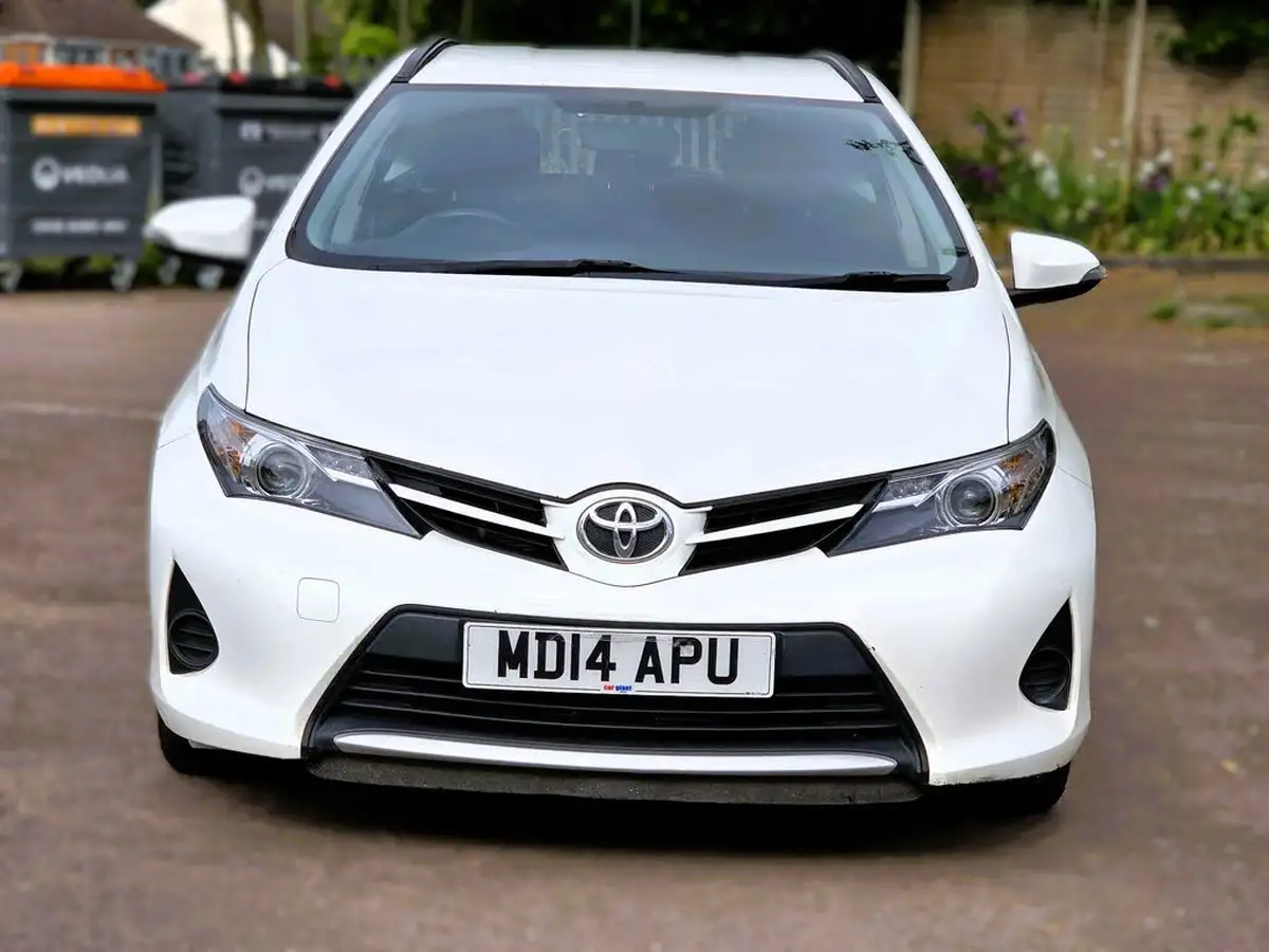 2014-toyota-auris-14td-active-touring-sports-big-1