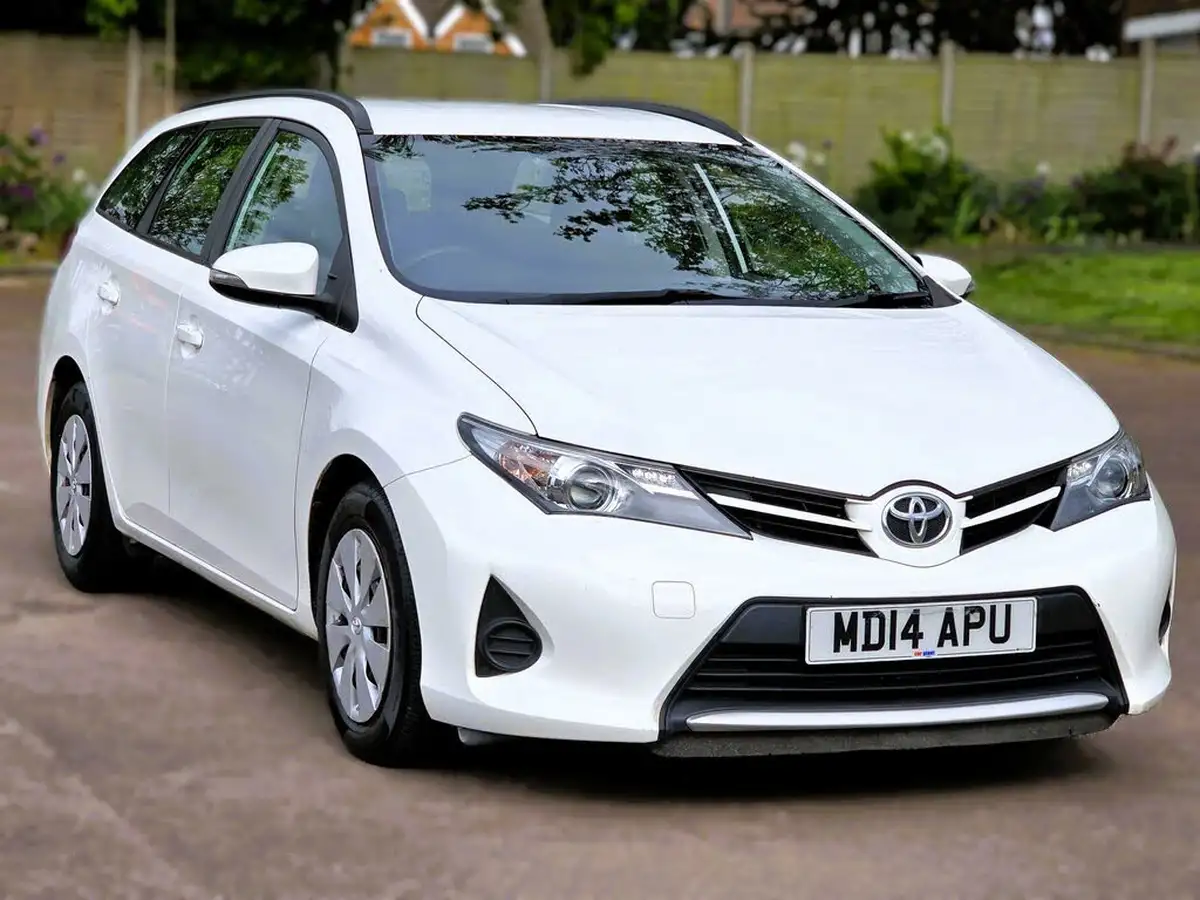 2014-toyota-auris-14td-active-touring-sports-big-5