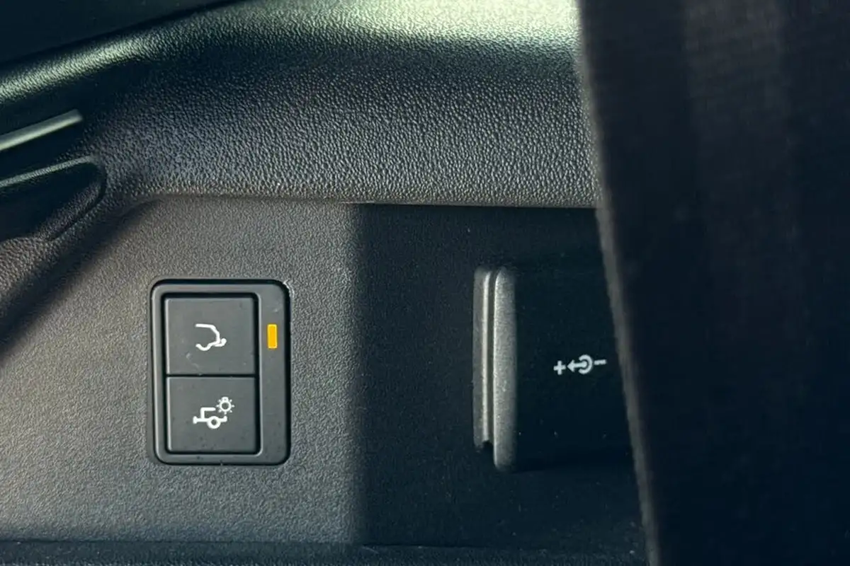 2023-land-rover-discovery-sport-20-d200-dynamic-hse-big-27