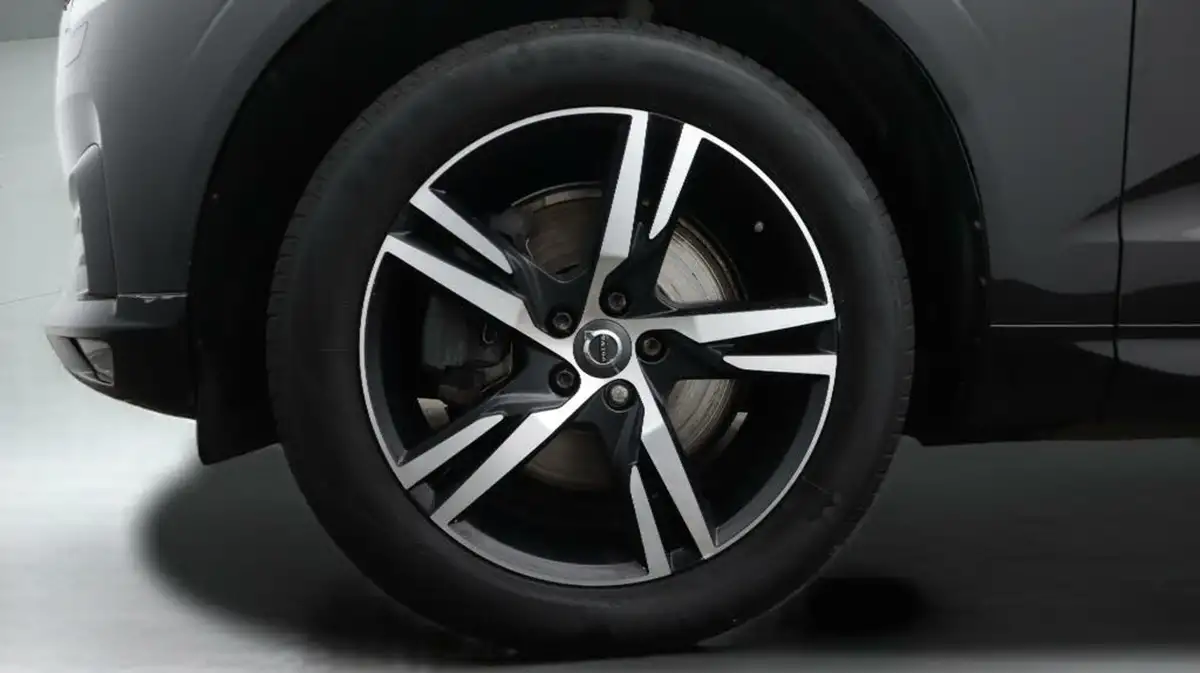 2018-volvo-xc60-20td-d4-r-design-4x4-geartronic-big-18