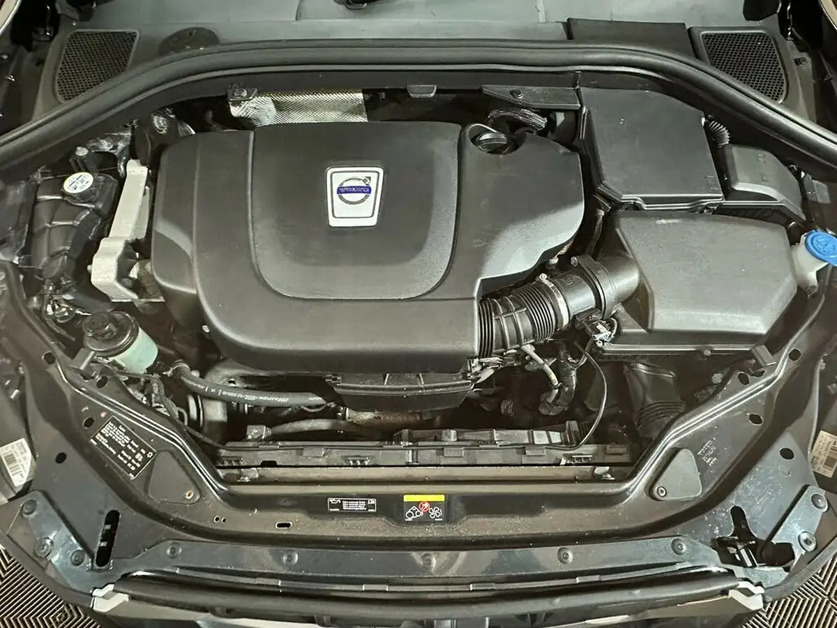 2012-volvo-xc60-24td-d5-r-design-215bhp-geartronic-big-9