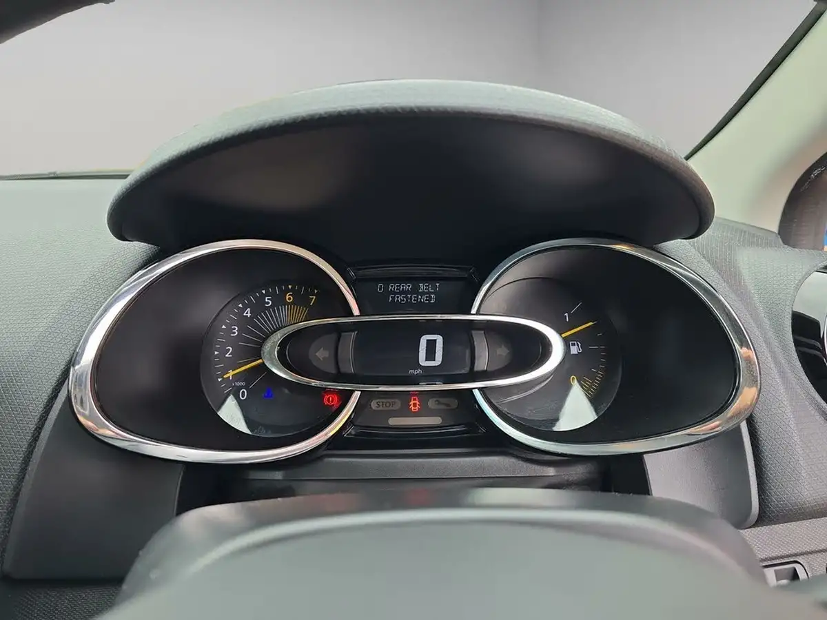 2013-renault-clio-12-dynamique-big-22