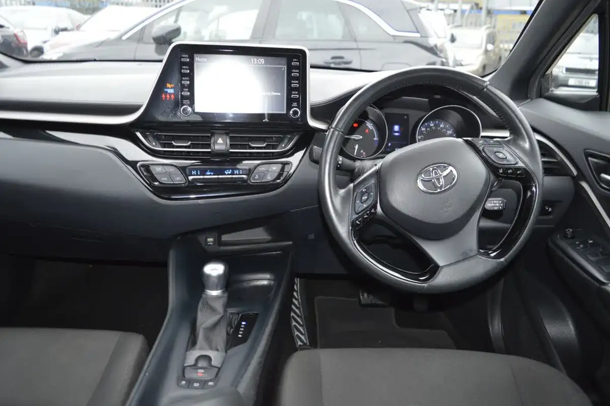 2020-toyota-c-hr-18-vvt-i-icon-parking-pack-big-12