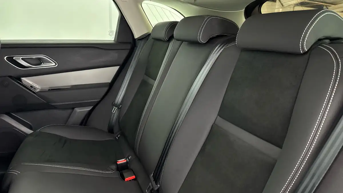 2022-land-rover-range-rover-velar-20-d200-velar-big-13