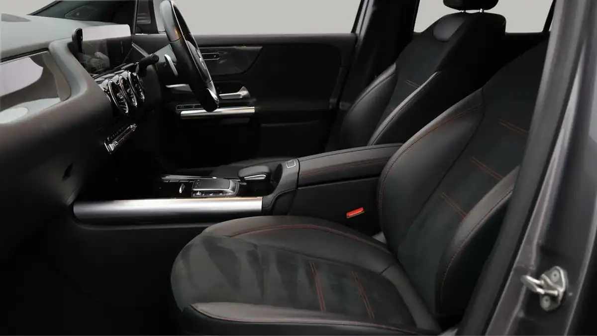 2022-mercedes-benz-gla-class-13-gla-200-amg-line-executive-big-18