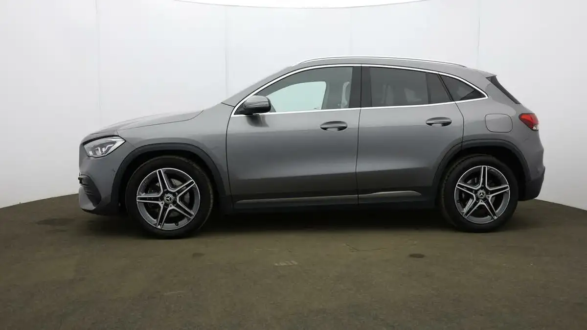 2022-mercedes-benz-gla-class-13-gla-200-amg-line-executive-big-70