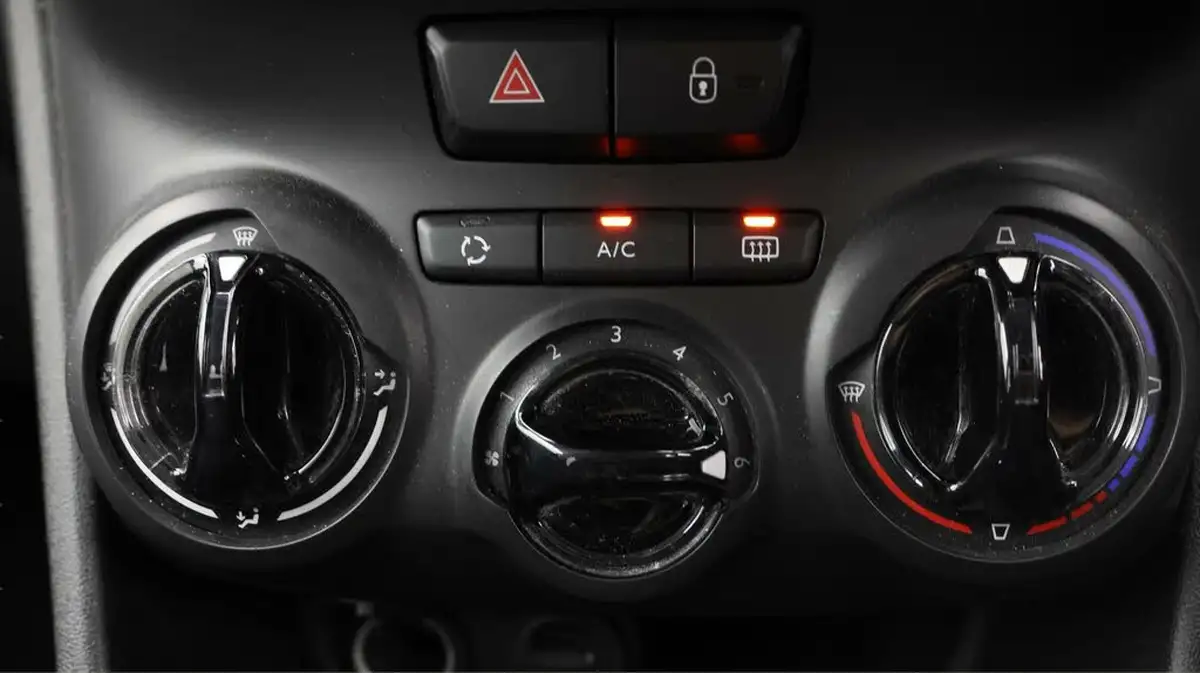 2019-peugeot-208-12-puretech-signature-big-11