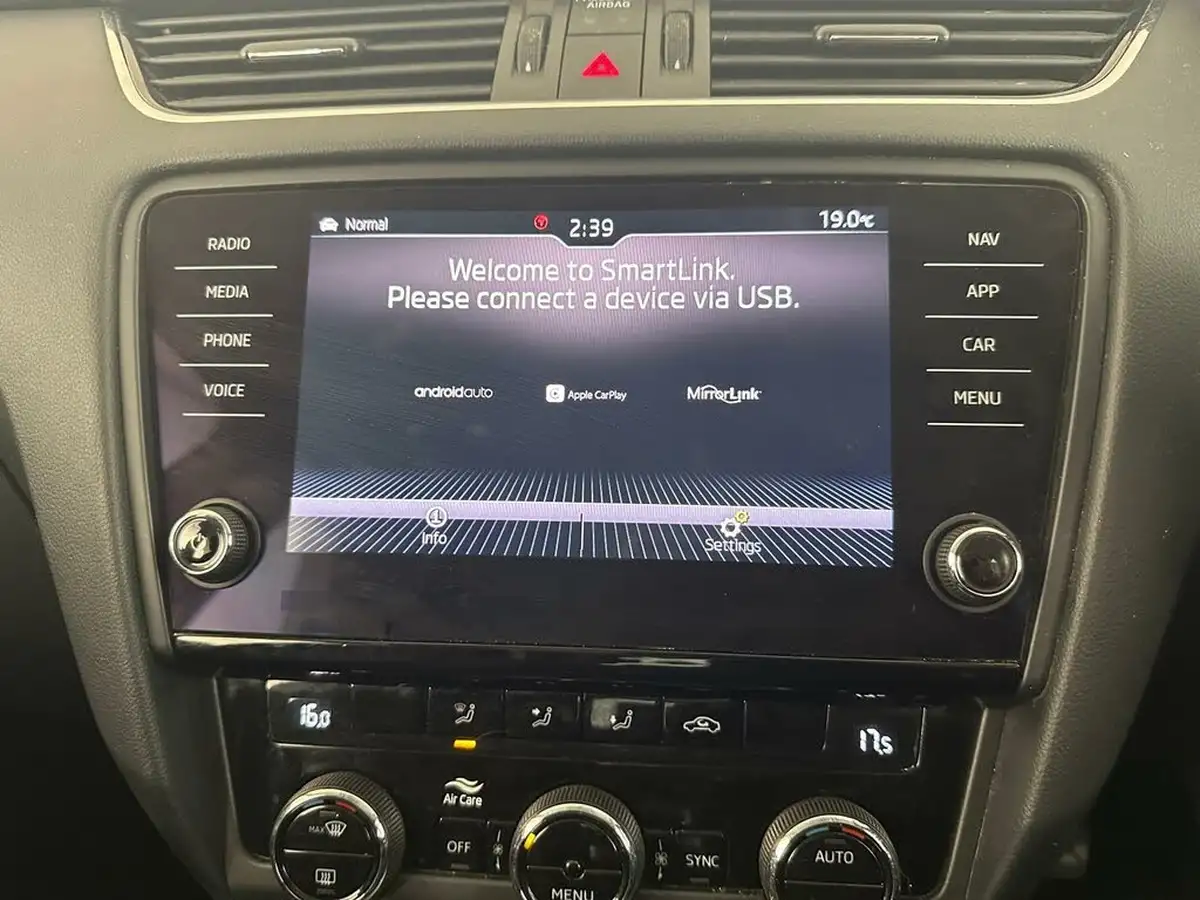 2019-skoda-octavia-16tdi-se-technology-estate-big-40