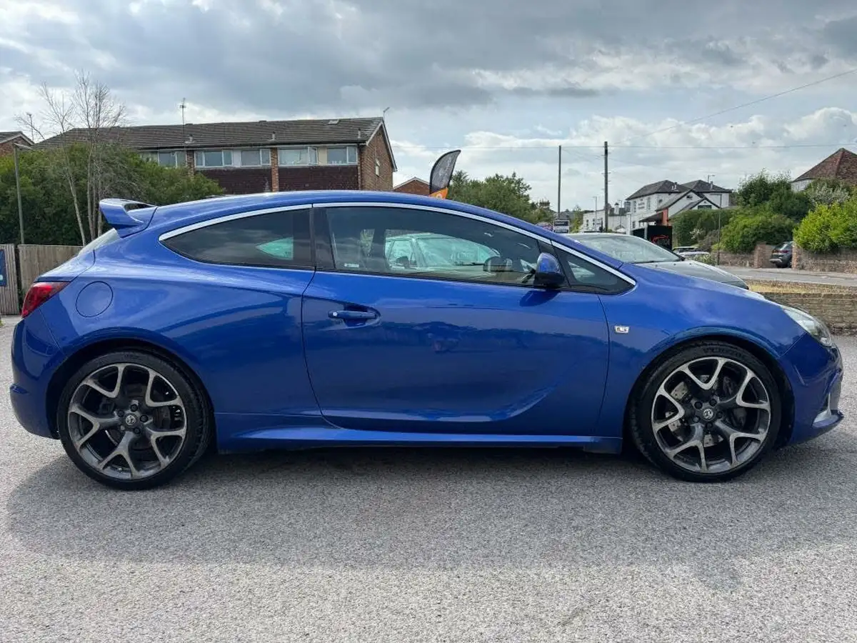 2016-vauxhall-gtc-20i-turbo-vxr-big-2