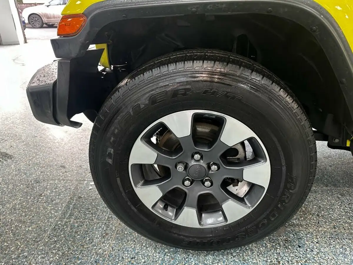 2023-jeep-wrangler-20-gme-overland-big-35