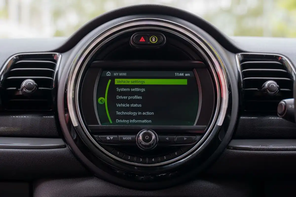 2018-mini-clubman-15-cooper-ss-big-65
