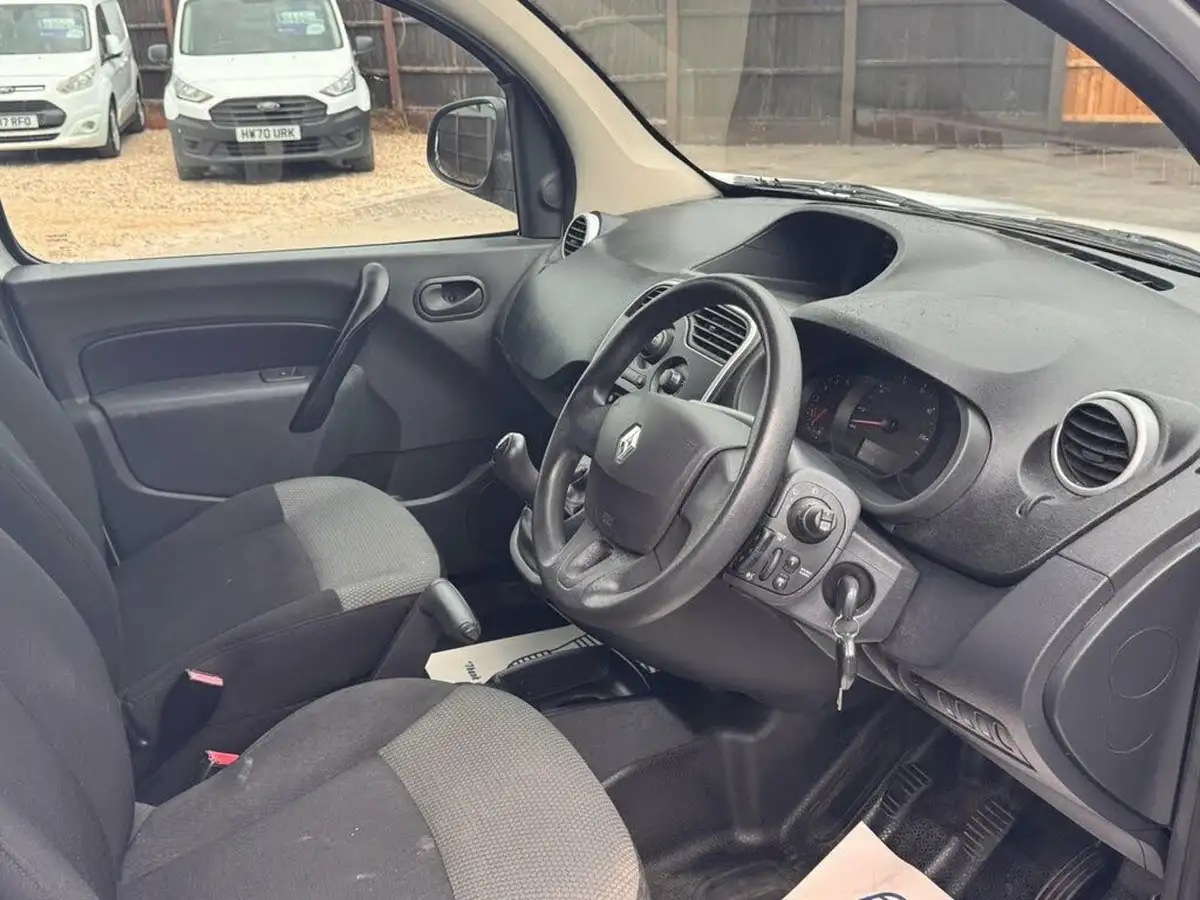 2017-renault-kangoo-maxi-15dci-ll21-energy-90-maxi-pt-business-panel-big-12