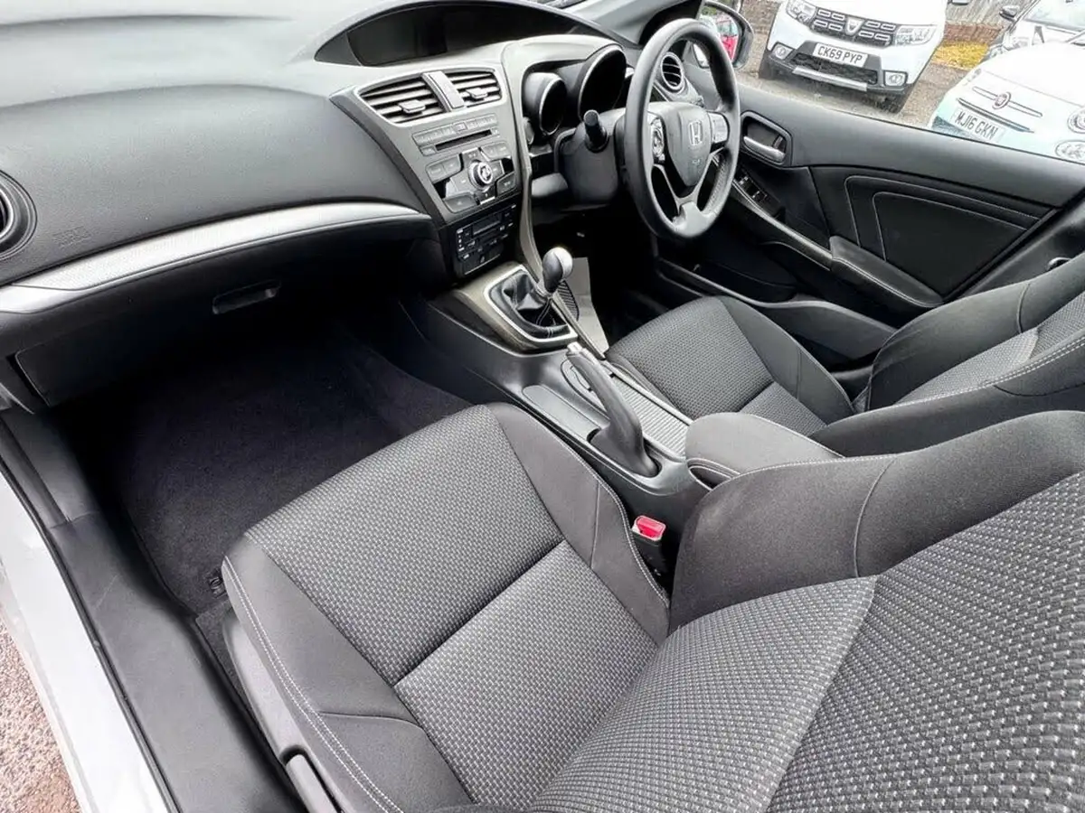 2015-honda-civic-18-s-1-cd-hatchback-big-16