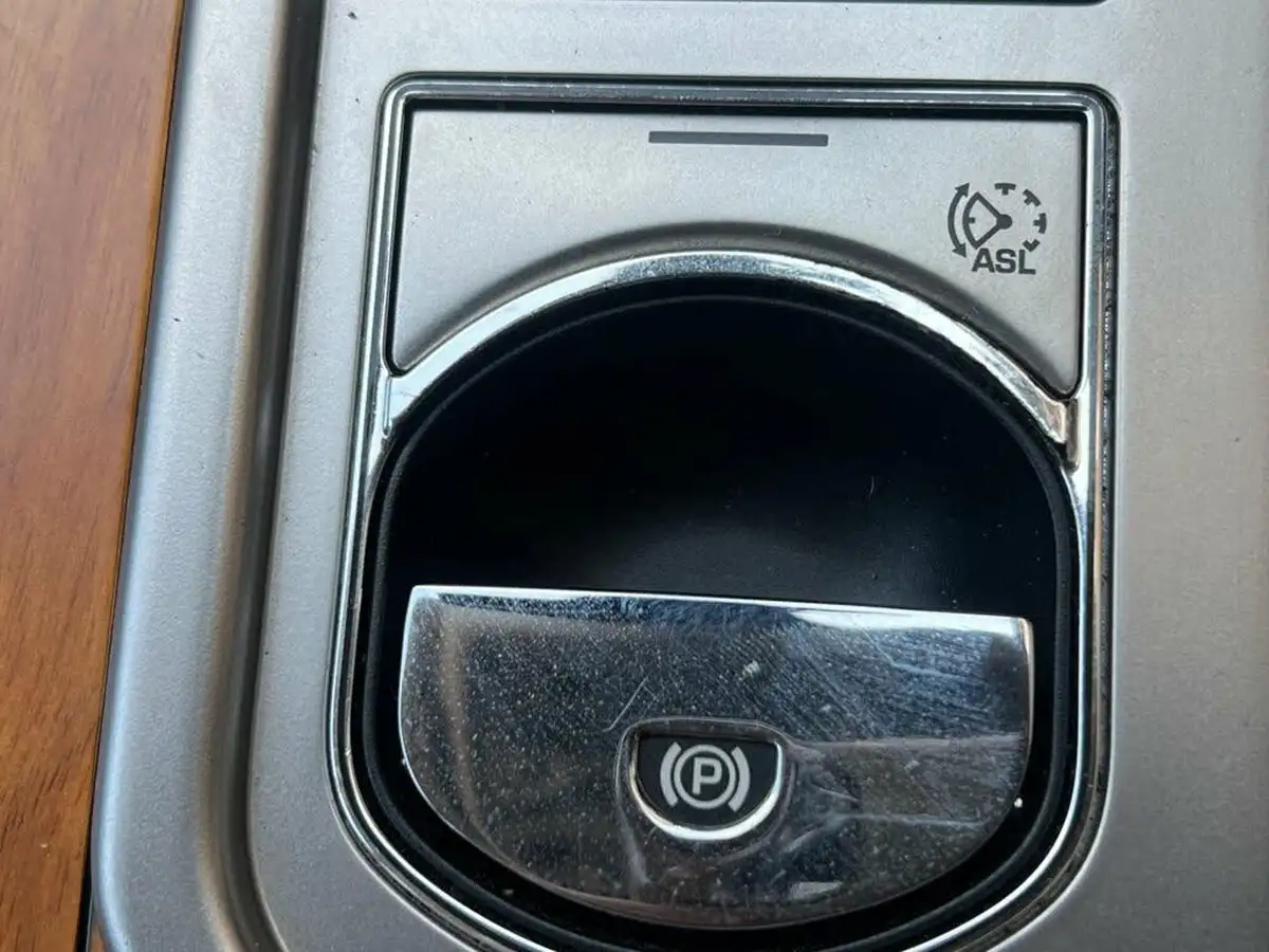 2010-jaguar-xf-30-luxury-big-43