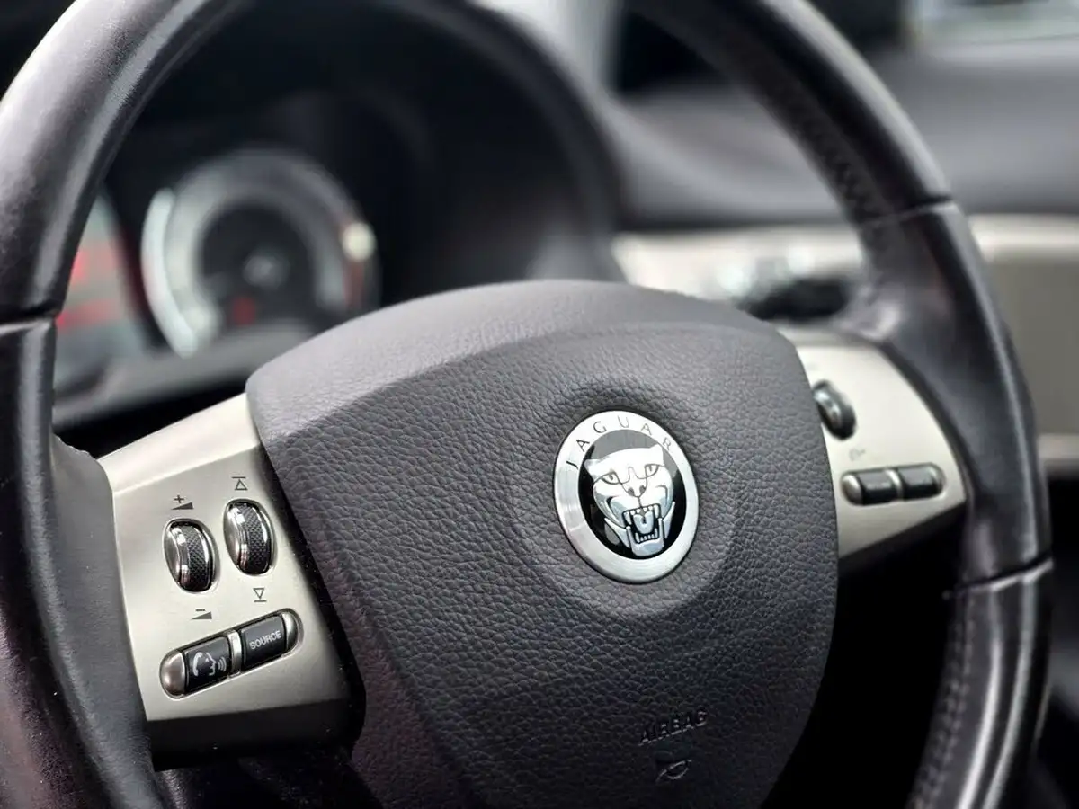 2010-jaguar-xf-30-premium-luxury-big-41