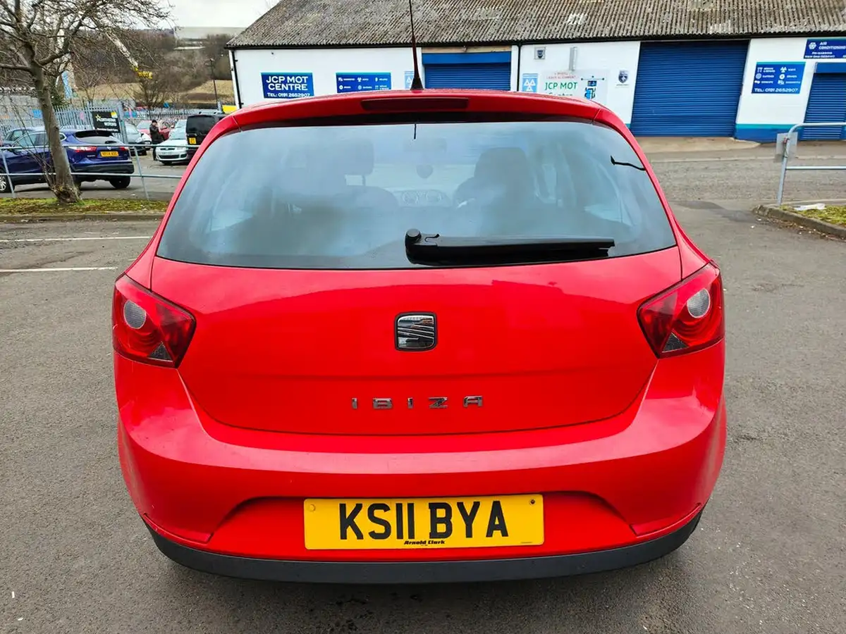2011-seat-ibiza-14-sport-hatchback-5d-big-6
