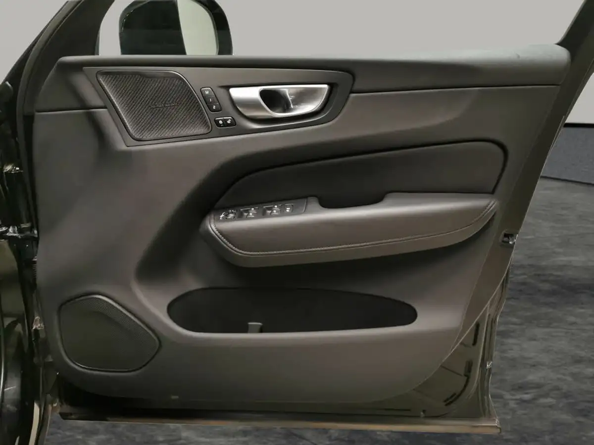 2023-volvo-xc60-20-b5-plus-big-37