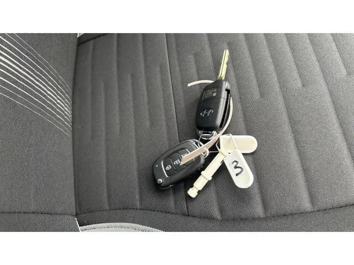 2025-hyundai-i10-12-advance-79ps-auto-big-19