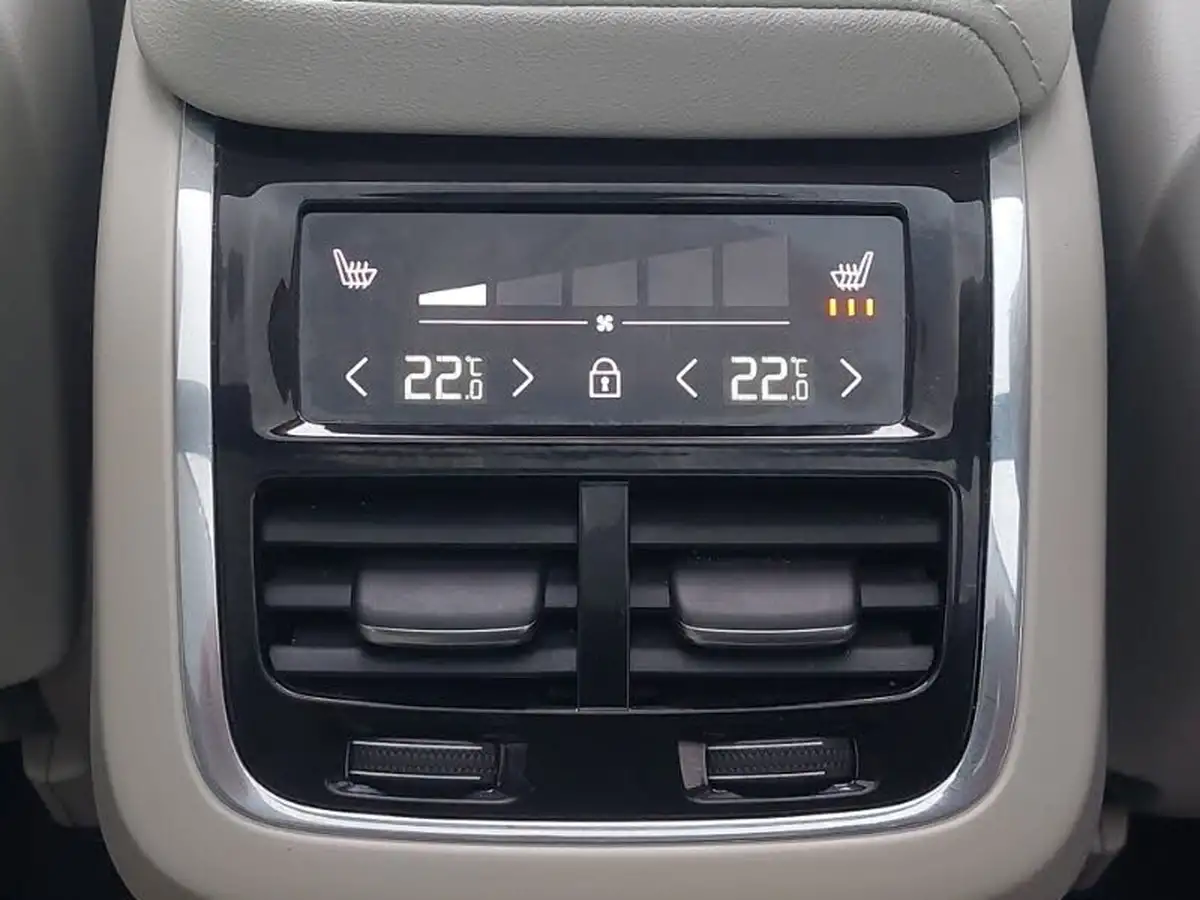 2024-volvo-xc60-20-b5-ultimate-big-13