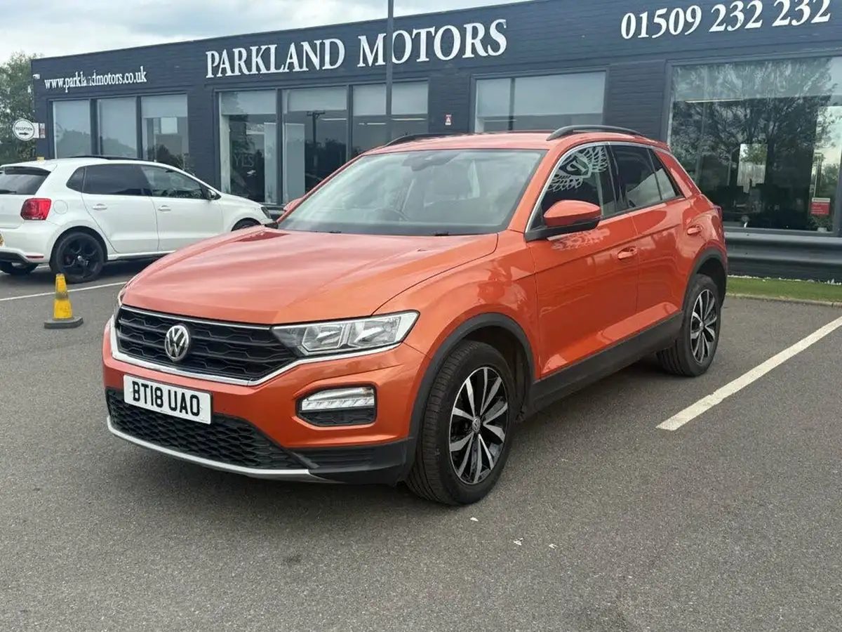 2018-volkswagen-t-roc-10-tsi-se-ss-big-3