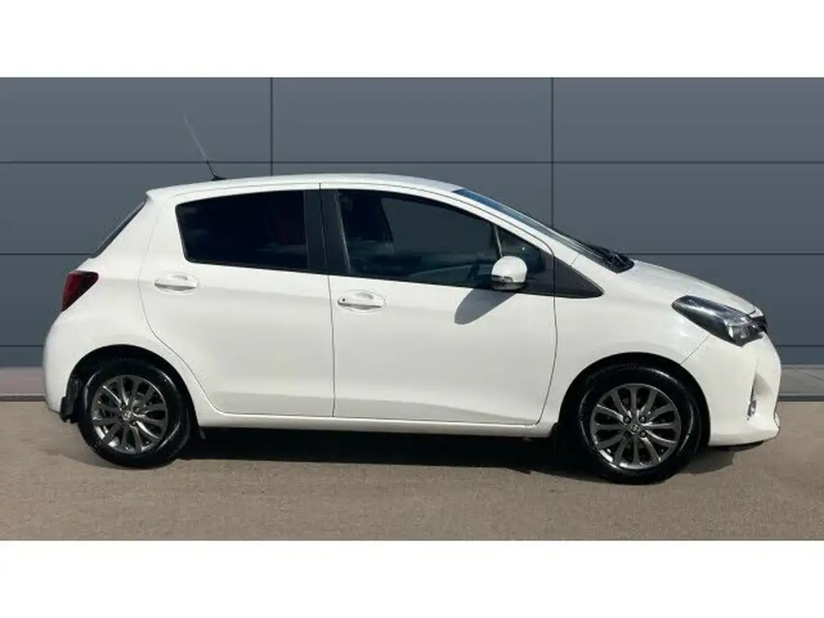 2016-toyota-yaris-133-icon-vvt-i-tss-5d-cvt-big-4