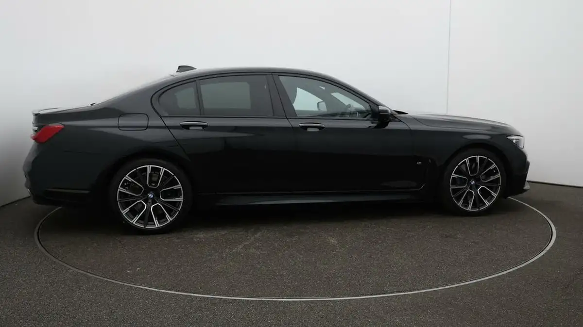 2019-bmw-7-series-30-745e-m-sport-big-49