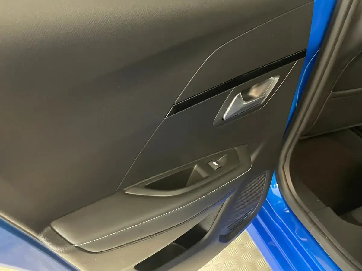 2021-peugeot-208-12-puretech-allure-100bhp-big-28