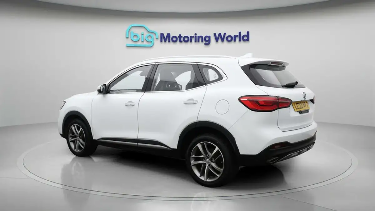 2022-mg-hs-15t-gdi-exclusive-162ps-big-5