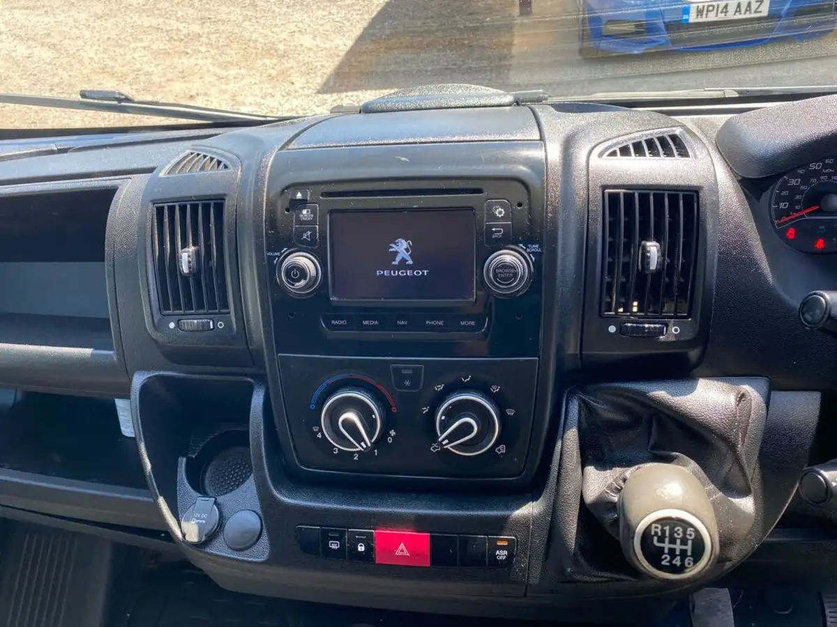 2019-peugeot-boxer-20-bluehdi-professional-335-l3-h2-big-36