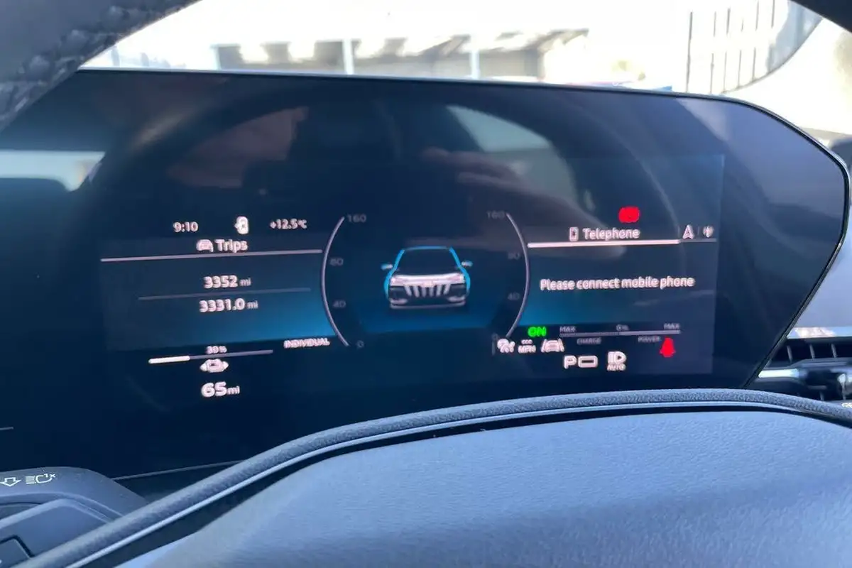 2024-audi-q6-e-tron-big-35