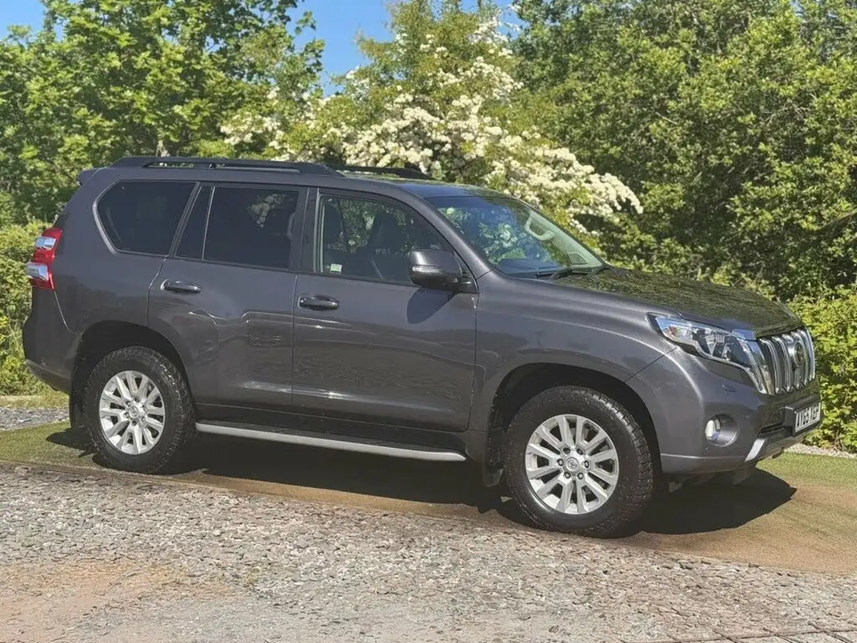 2015-toyota-land-cruiser-28d-4d-invincible-7st-big-8