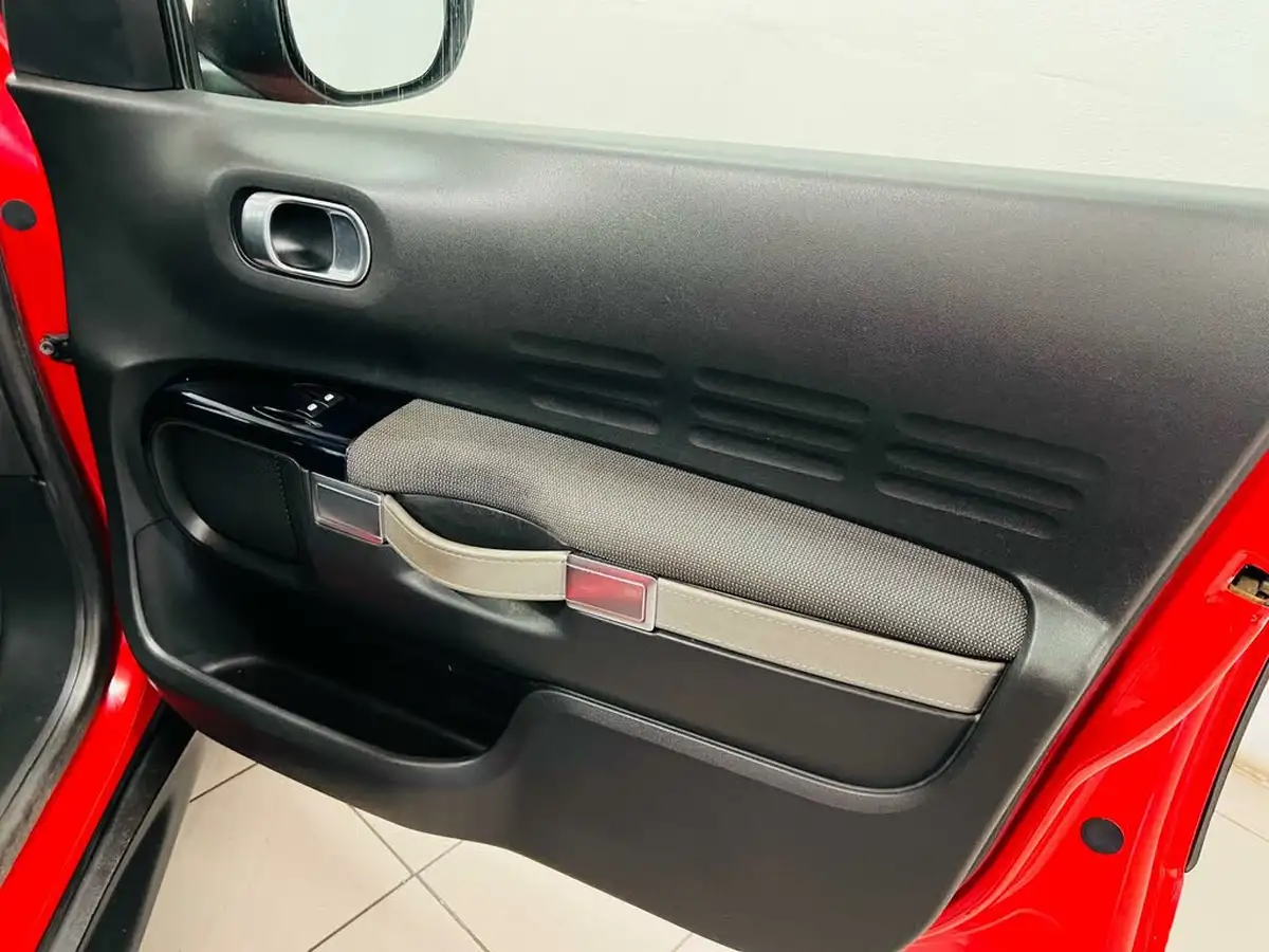 2015-citroen-c4-cactus-12-flair-110ps-ss-big-17