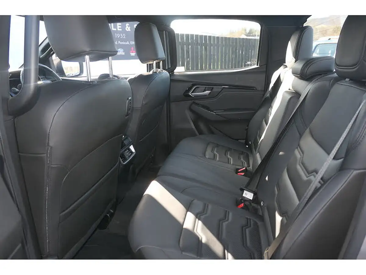 2023-isuzu-d-max-19td-v-cross-steel-edition-auto-big-14
