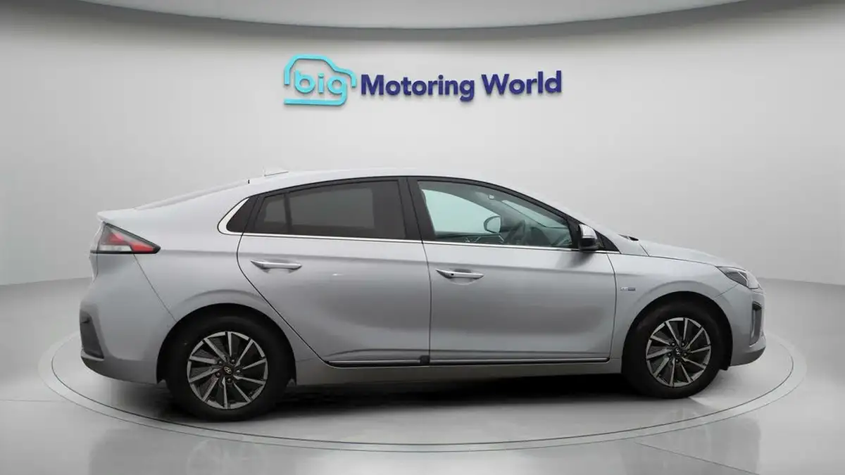 2020-hyundai-ioniq-e-premium-se-electric-100kw-big-8