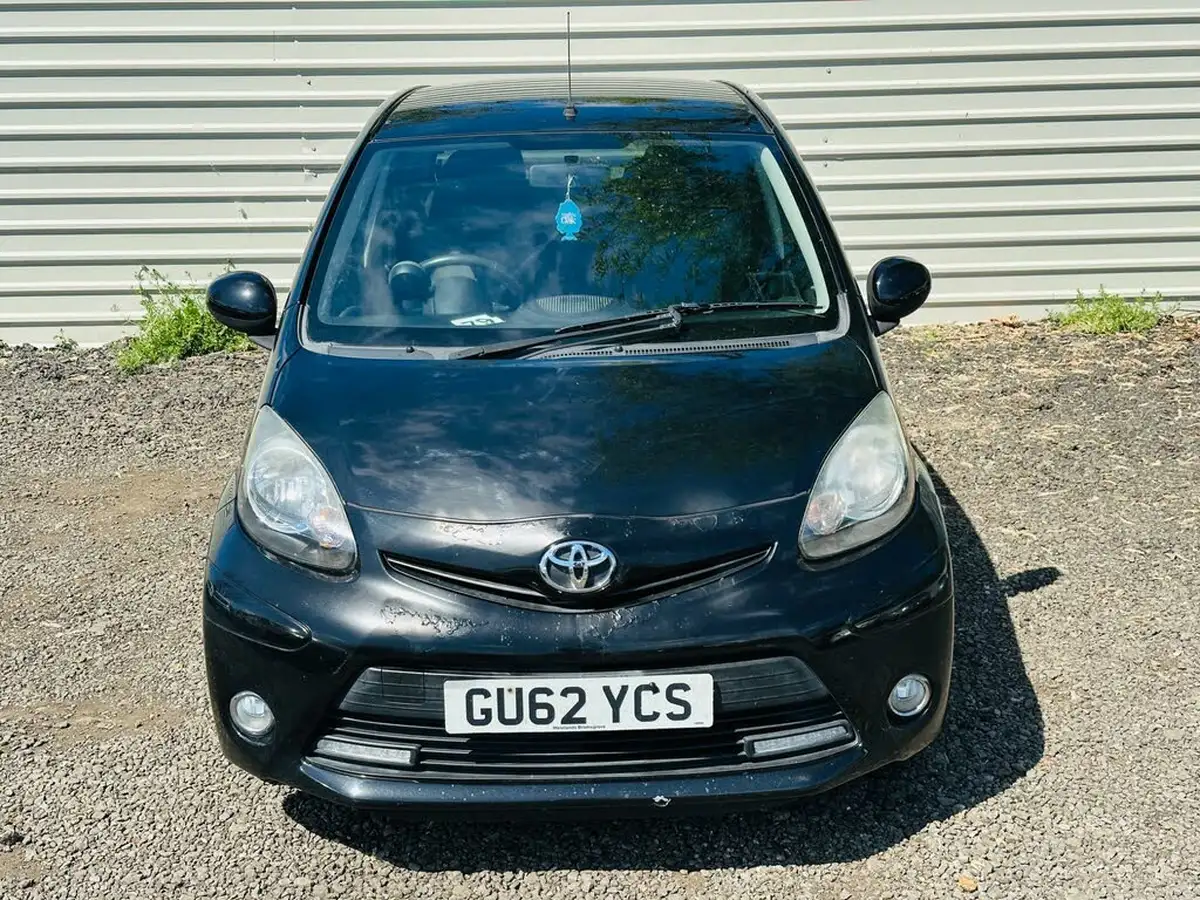 2012-toyota-aygo-10-aygo-fire-5d-big-4